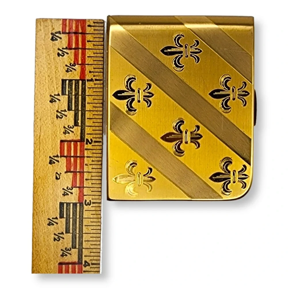 Vintage Elgin American Gold Tone Compact Fleur De Lis Pattern 1953 M&I Bank L.B.